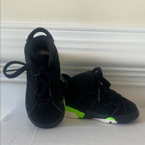 Air Jordan 6 Retro: Kids Black and Green Sneakers